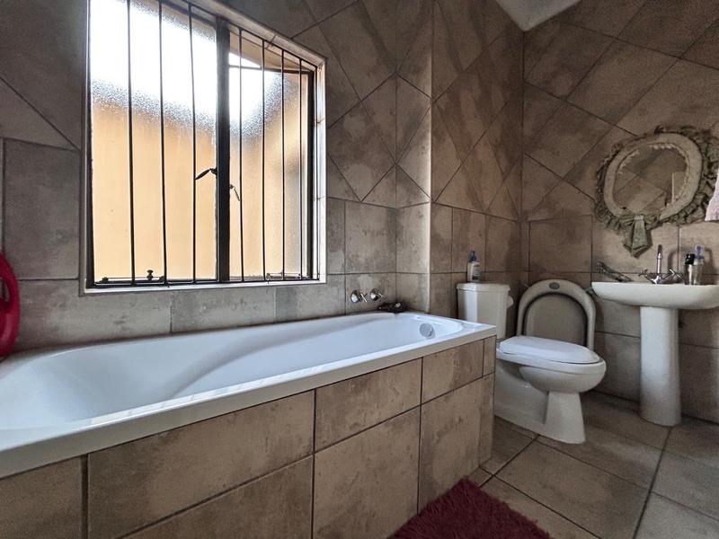 To Let 3 Bedroom Property for Rent in Melodie North West